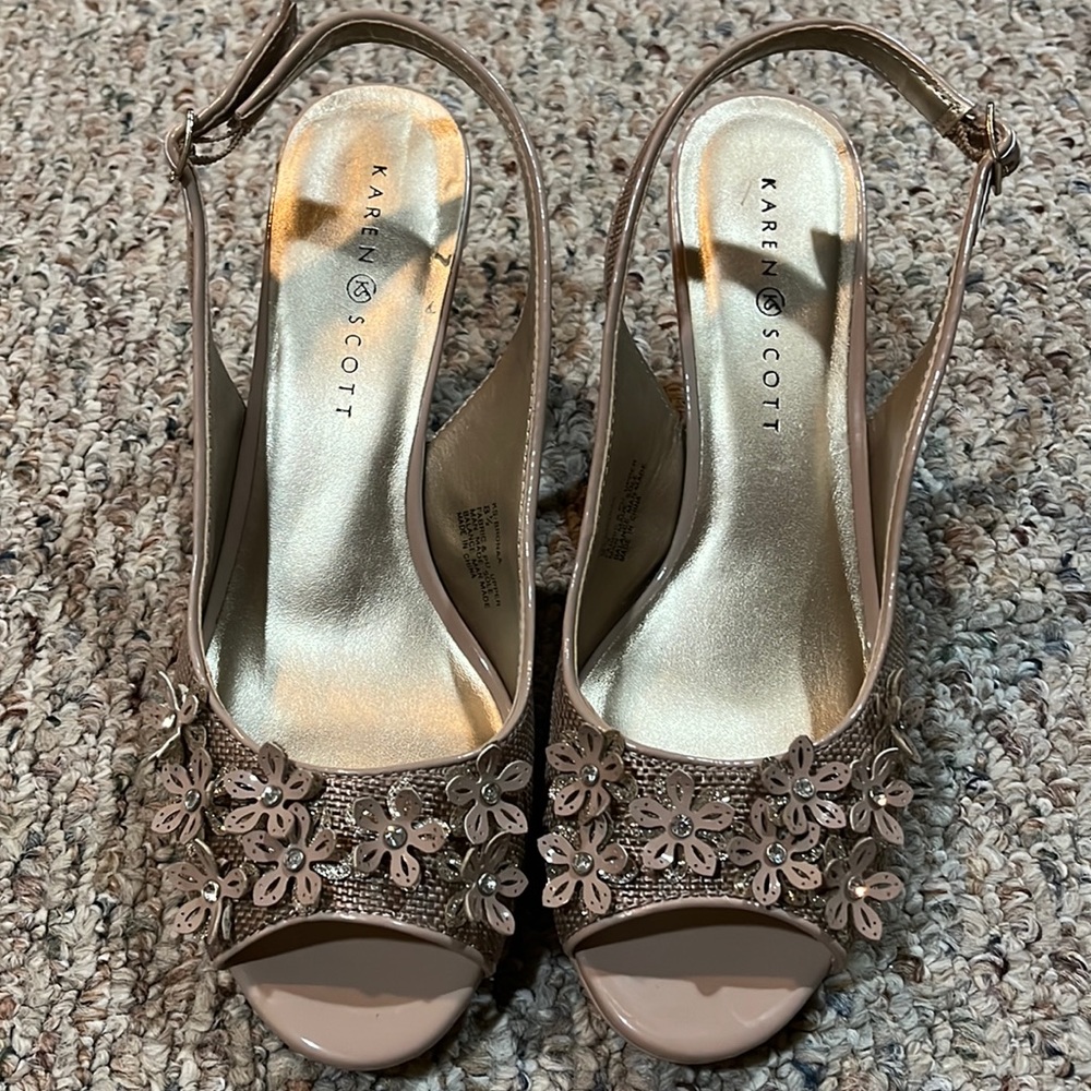 Karen Scott size 8 heels